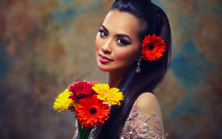 Woman holding flowers elegant portrait - cheng shifa free wallpaper