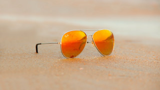 Sunglasses beach ocean sand sky - the len free wallpaper