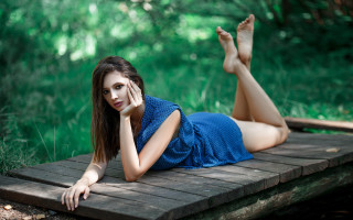 Woman woodland laying blue dress - a wooden platform free wallpaper