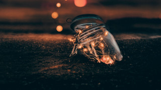 Glass jar lights bokeh city - bruce munro free wallpaper