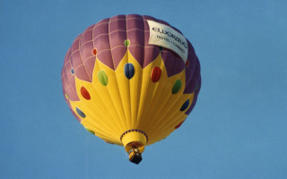 Large balloon sky background panfuturism - ektachrome photograph free wallpaper