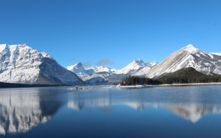 Mountain lake reflection blue sky - charlotte nasmyth free wallpaper
