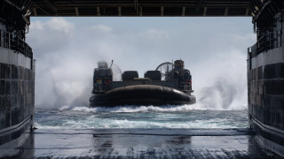 Large boat water spray military - soft focus free wallpaper for desktop