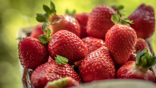 Strawberries basket blurry background impressionism - this image free wallpaper