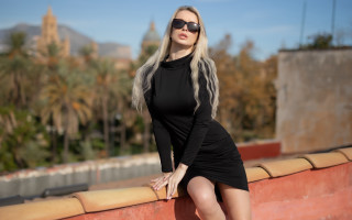 Blonde woman sunglasses wall crossed - anna maria barbara abesch free wallpaper