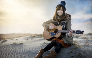 Woman sitting guitar beach smiling - toyism free wallpaper for desktop