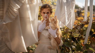 Woman white dress cat bubbles - her nose free wallpaper