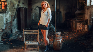 Woman fire hydrant portrait city - a chair in the background free wallpaper for desktop