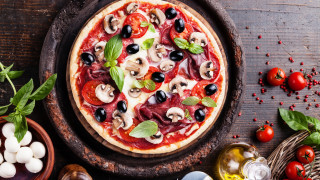 Pizza mushrooms olives tomatoes basil - mushroom free wallpaper