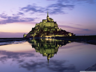 Castle night reflection water purple - de hirsh margule free wallpaper