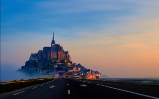 Castle hill road fog blue - de hirsh margule free wallpaper