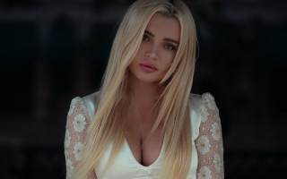 Blonde woman rococo fashion portrait - fashion photoshoot free wallpaper