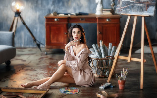 Woman sitting easel painting photorealistic - the floor in front free wallpaper