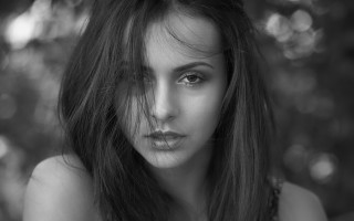 Woman longhair necklace blackwhite portrait - head and shoulders portrait free wallpaper for desktop