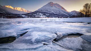Frozen river mountains sunset cabin - river free wallpaper for desktop