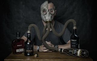 Man gasmask sitting liquor dieselpunk - sitting free wallpaper