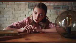 Girl table book lamp dark - the table free wallpaper