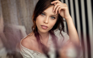 Blue eyes mirror portrait eszter - a picture in a mirror free wallpaper