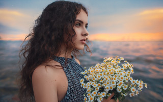 Woman bouquet daisies sunset beach - sunrise free wallpaper