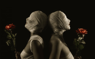 Veil roses surrealist skeleton brooke - a black background behind them free wallpaper