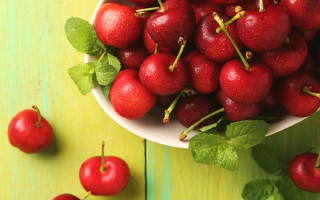 Cherry bowl leaves green background - incoherent free wallpaper
