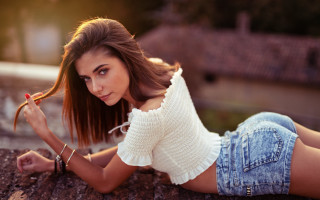 Woman ponytail white sweater jeans - romanesque free wallpaper