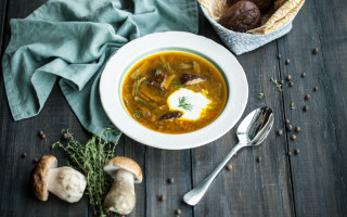 Soup bowl spoon mushrooms napkin - a spoon and spoon rest free wallpaper