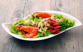 Salad shrimp lettuce bowl wooden - a wooden table top free wallpaper