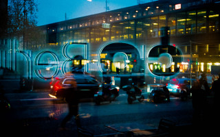 Go green sign city night - color film photography free wallpaper for desktop