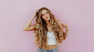 Evelyn abelson flowing hair pink - a pink wall free wallpaper