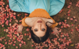 Woman laying flower background portrait - elina karimova free wallpaper for desktop