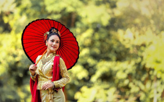 Woman chinese dress red umbrella - ding guanpeng free wallpaper