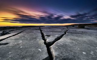 Crack sky clouds sunset beach - a sunset in the distance free wallpaper