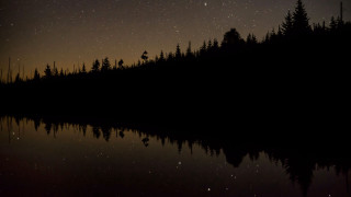 Night sky stars reflection mountain - bruce munro free wallpaper