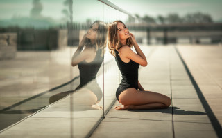 Woman sitting mirror reflection swimsuit - the mirror free wallpaper