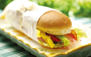 Sandwich plate lettuce tomatoes tablecloth - a plate free wallpaper