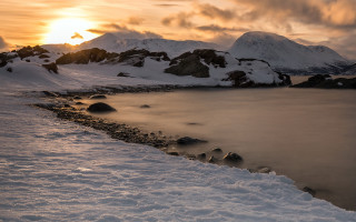 Snowy mountain water rocks dusk - david begbie free wallpaper