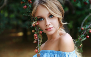 Blue eyes blue dress berries - berry free wallpaper