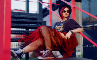 Red skirt sneakers portrait punk - free vintage wallpaper for desktop