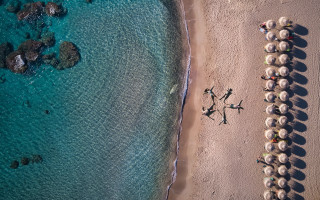 Beach people umbrellas flowers starry - a few person free wallpaper