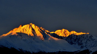Mountain snow dusk fire sky - dramatic light free wallpaper