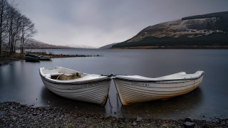 Boats lake mountains cloudy sky - a cloudy sky above them free wallpaper
