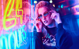 Aramenta vail retrowave neon hologram - retrowave free wallpaper