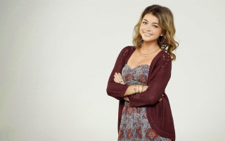 Woman smiling crossed arms floral - fletcher martin free wallpaper