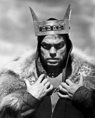 Man crown fur coat hands - derek jarman free wallpaper