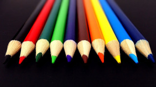 Colored pencils red blue green - a childs free wallpaper