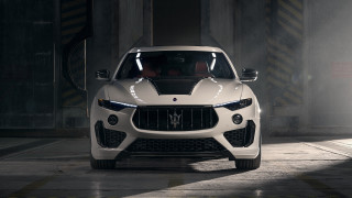 Masera suv dark room spotlight - hood free wallpaper