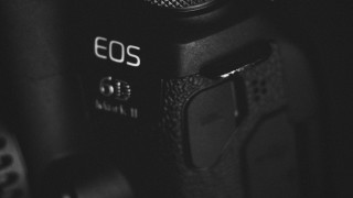 Camera lens eos macro greyscale - a len free wallpaper