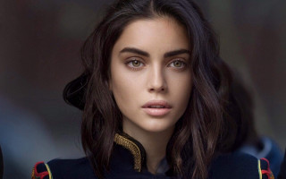 Renaissance serious woman uniform browneyes - a uniform free wallpaper