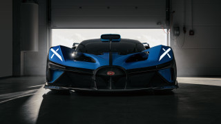 Bugatti garage light door cobra - a garage free wallpaper for desktop